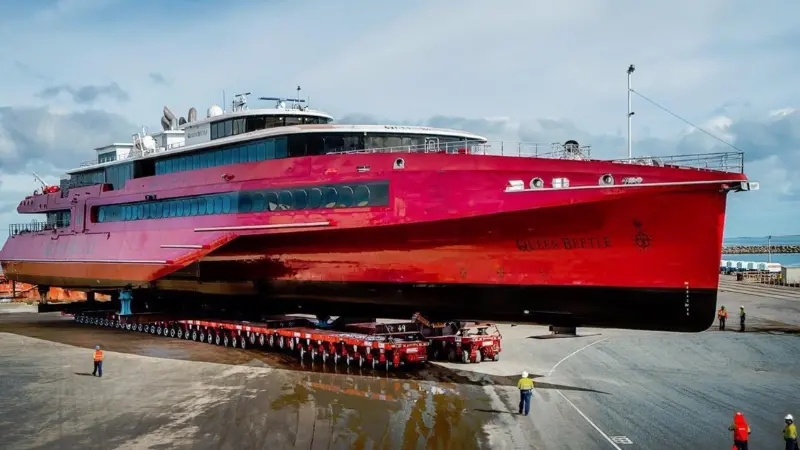 The 'Queen Beetle' safely came from the production hall to the ship lift on two Scheuerle SPMT platforms (Photo: Austal / TBHLS)
