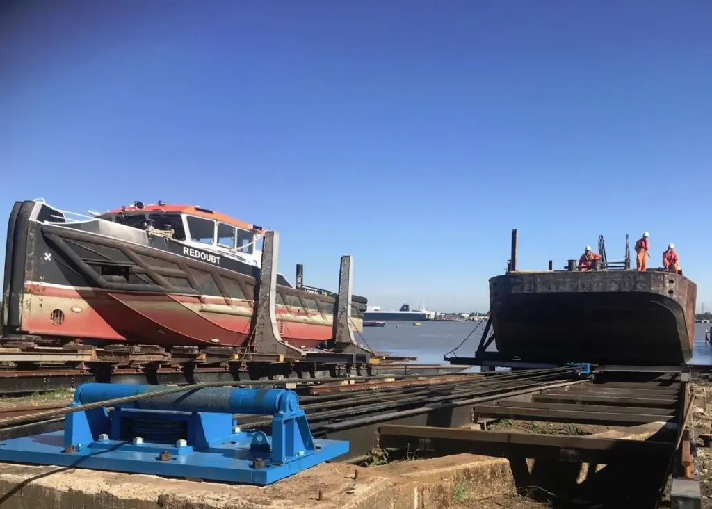 Each of the two slipways is capable of receiving ships up to a weight of 400 tonnes