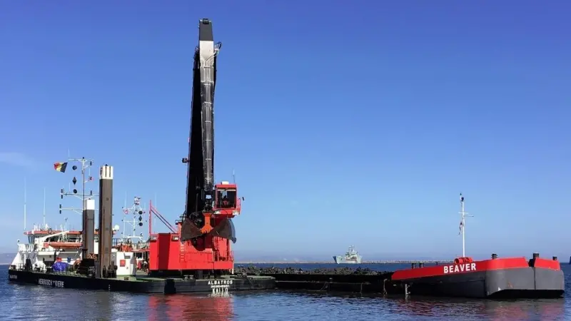 P1 Dredging being carried out on Outer Coaling Pier