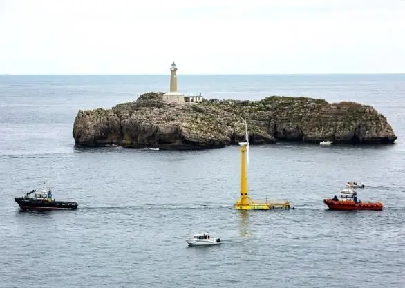 Towing the 1:6 prototype of the BlueSATH floating wind platform into position