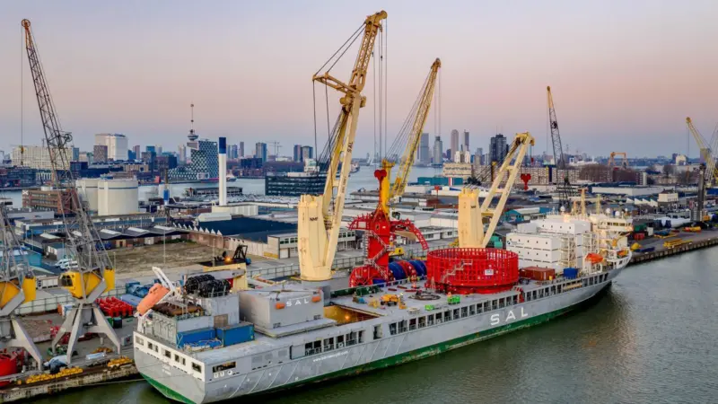 Heavy lift shipping