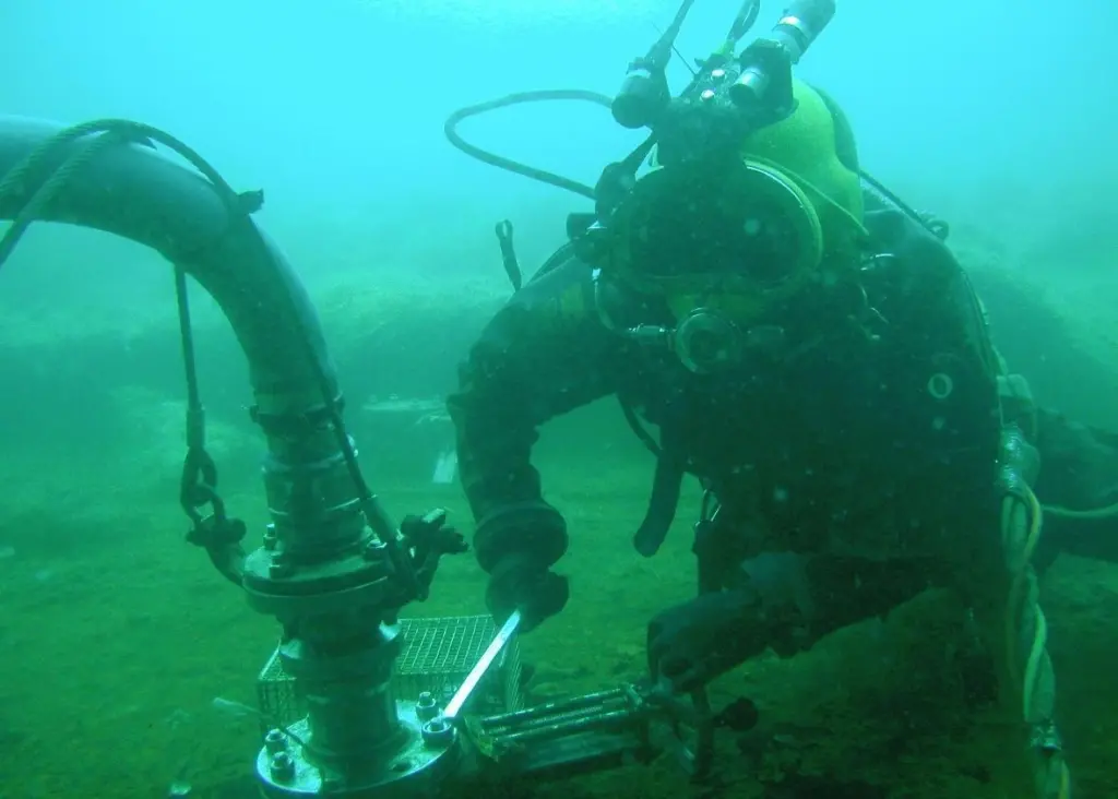 Subsea pipe work often benefits from human dexterity
