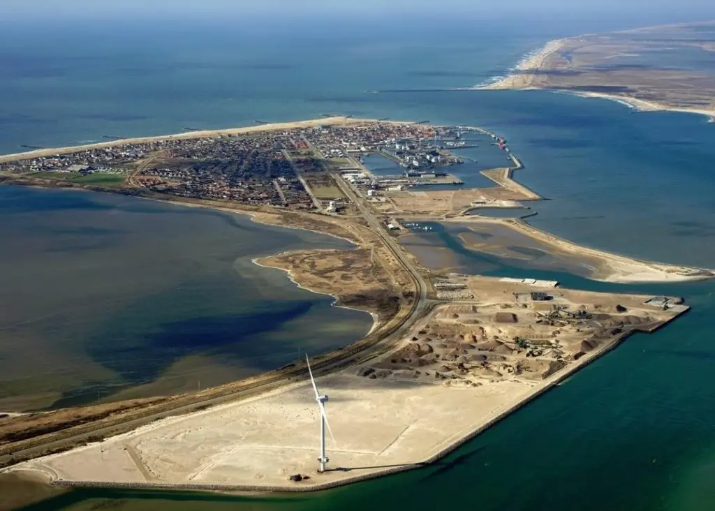 It is planned to increase the depth in the entrance channel at Thyboron from 8 to 10 metres