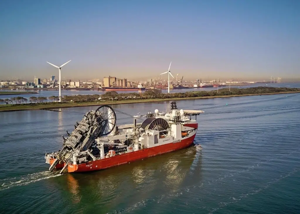 Seven Vega is now operational and is loading pipe for its first project