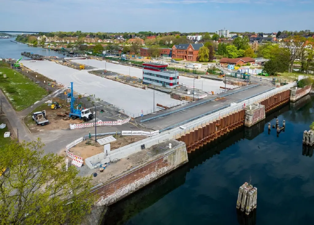 Sand-filled locks in Kiel-Holtenau – just part of a bigger renovation picture (Photo WSA-Kiel).