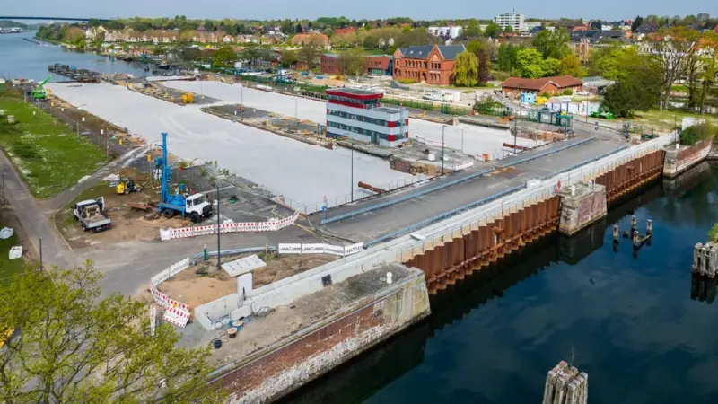 Sand-filled locks in Kiel-Holtenau – just part of a bigger renovation picture (Photo WSA-Kiel).