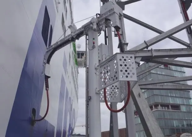 'Stena Scandinavica' connected up in Kiel