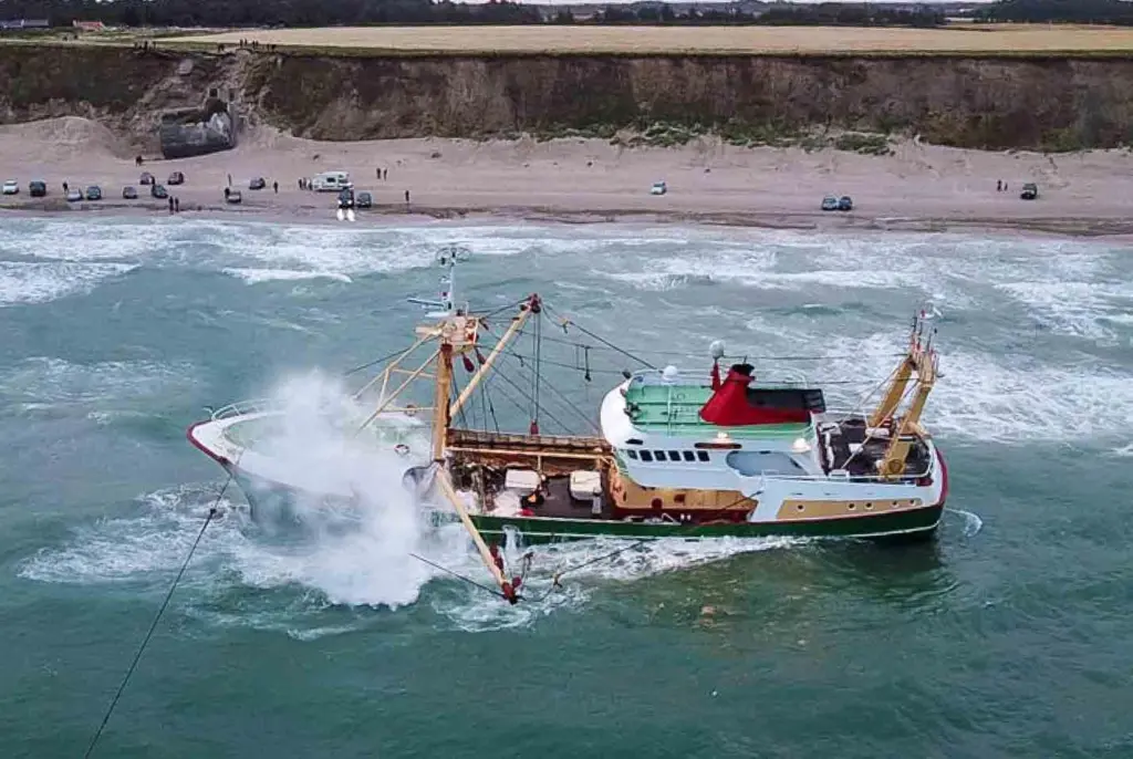 Multraship engaged several vessels to help refloat the 'Sursum Corda'  (Jens Kranen - ISU)