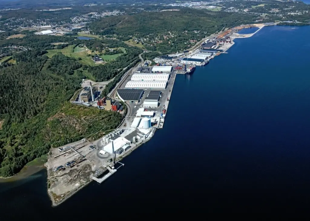 SCA upgrading Tunadal to a container port