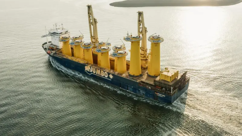 Jumbo transports wind farm components