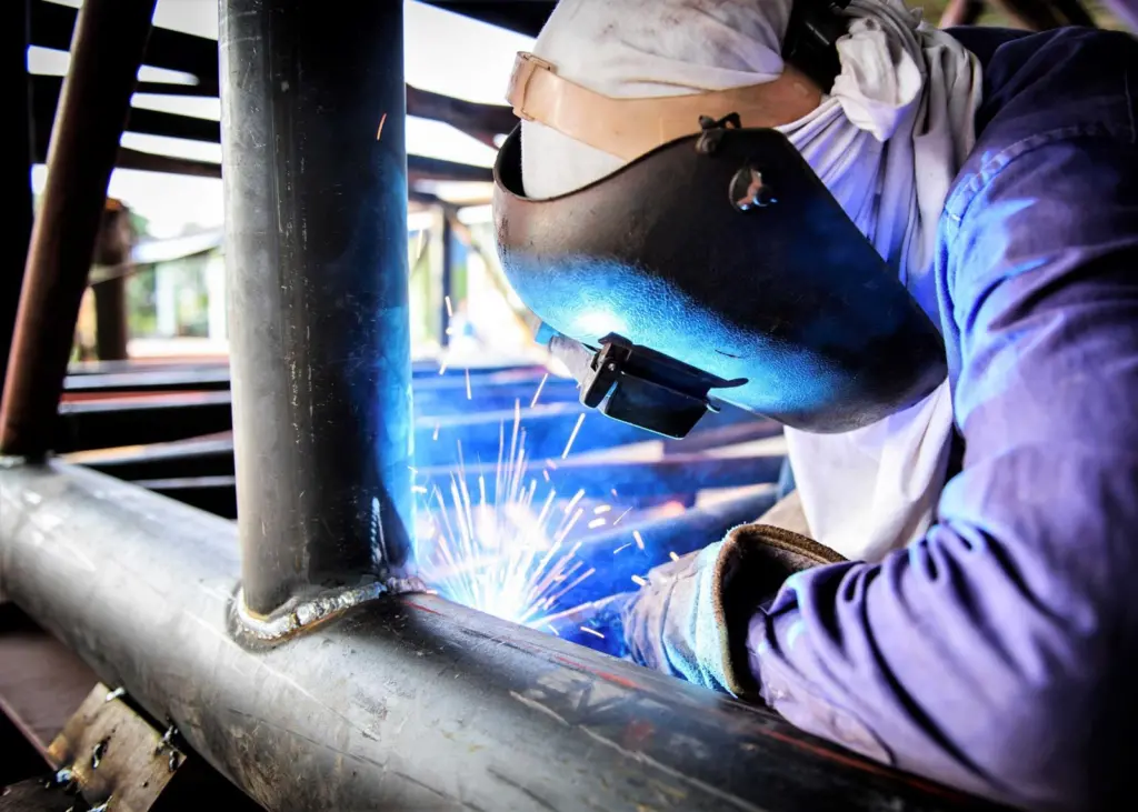 Welding on the 'Arco Dart'