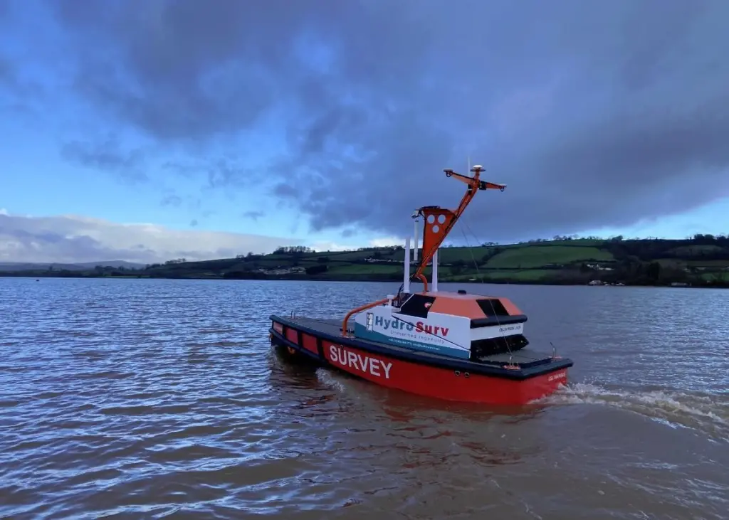 HydroSurv’s REAV-40, fitted with Sonardyne systems and paired with Sonardyne seafloor sensors and cloud computing