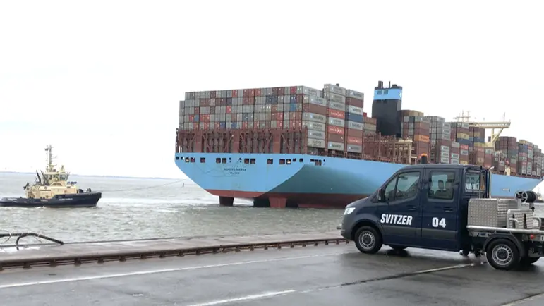 Svitzer line-handling and tug operations at Bremerhaven (Svitzer)