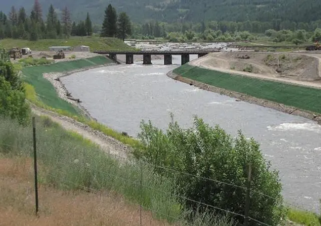 ARMORMAX® 75 from Propex Geosolutions was used in the upper cross section