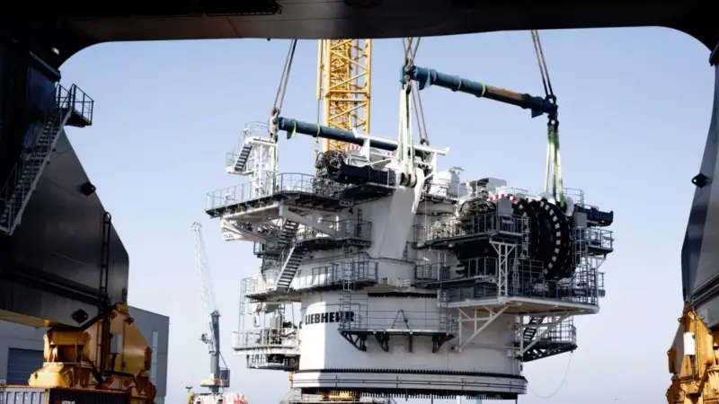 For faster maintenance during operation, all components of the HLC are safely accessible via stairs and platforms