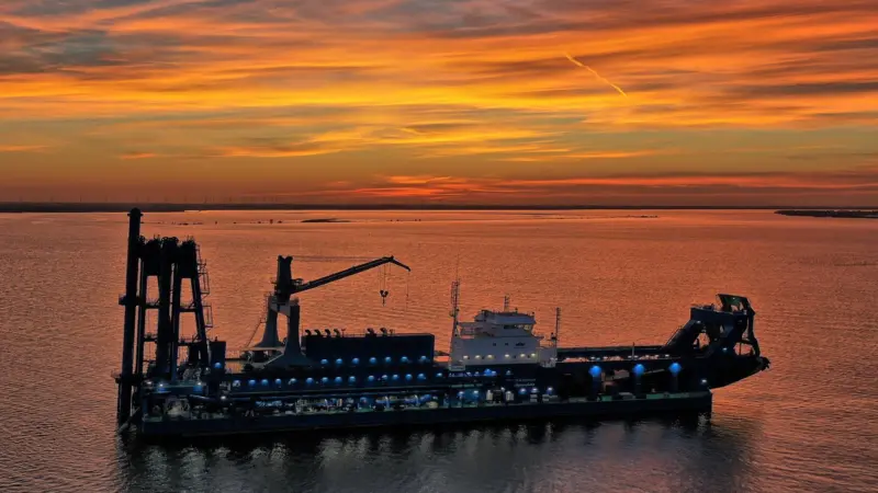 00_57466_MJDredging-APR21-Royal-IHC