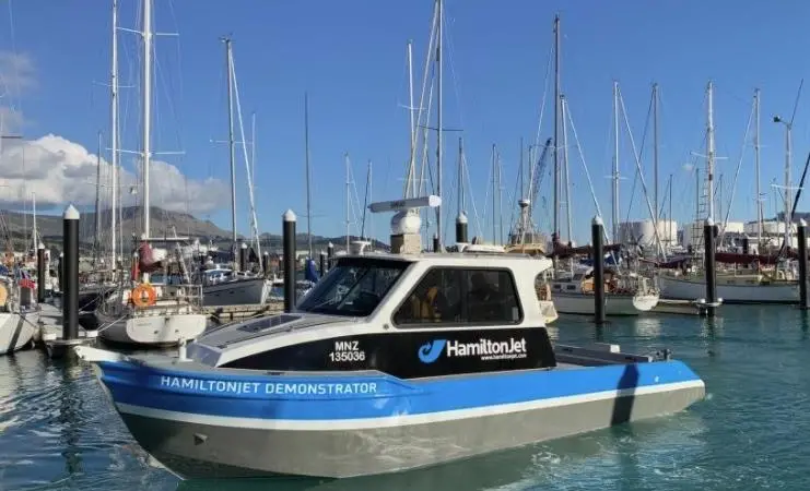 In 2019, Sea Machines and HamiltonJet successfully commissioned an SM300 autonomous control system aboard a HamiltonJet-powered workboat