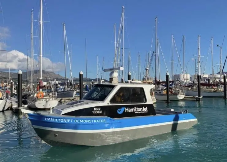 In 2019, Sea Machines and HamiltonJet successfully commissioned an SM300 autonomous control system aboard a HamiltonJet-powered workboat