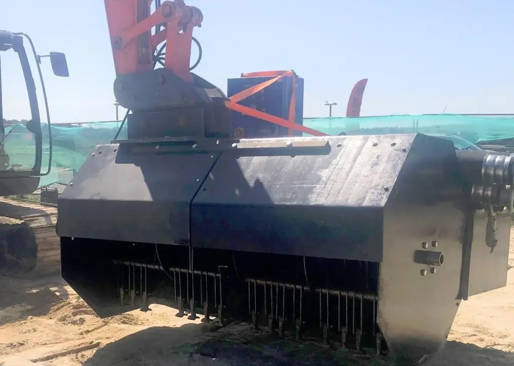 The Lutra dredging head fitted to a backhoe excavator