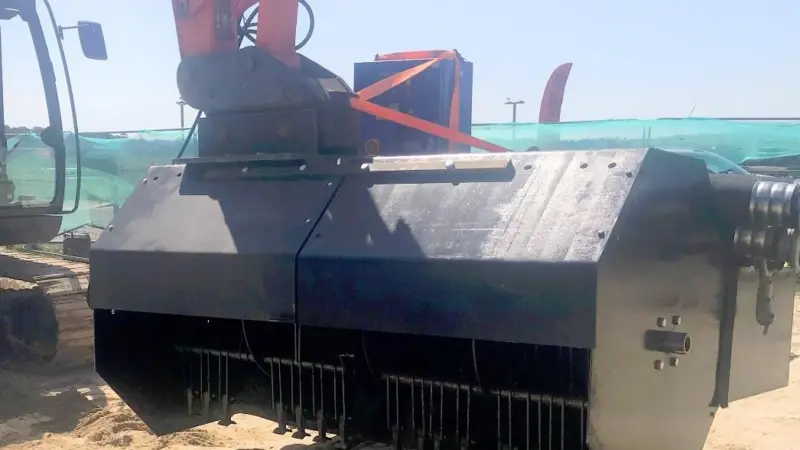 The Lutra dredging head fitted to a backhoe excavator
