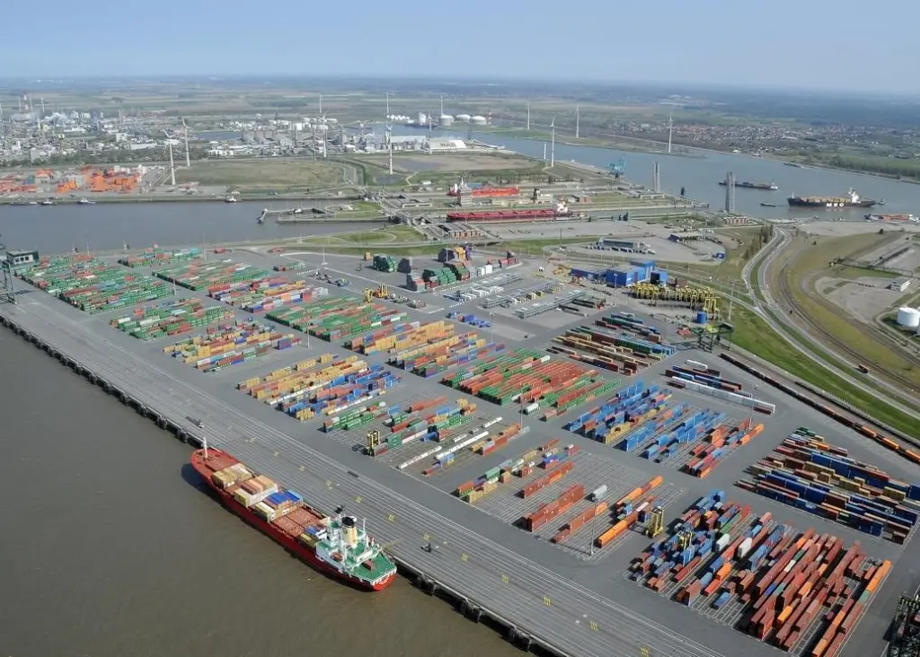 The Europa Terminal is located on the River Schelde