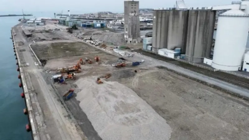 The upper part of the current quay will be cut to a height of four metres