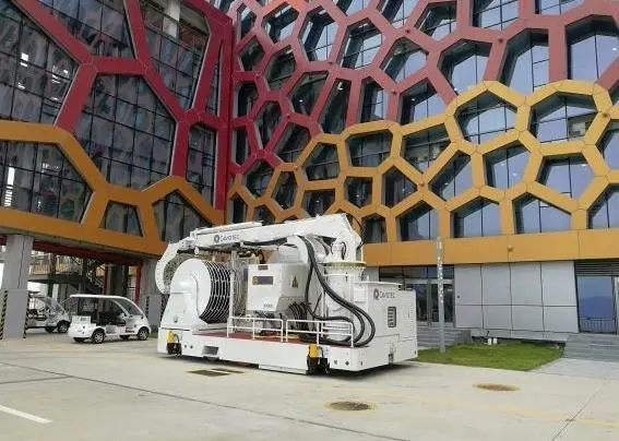 Four of the PowerMove units are designed to travel 45m along a vessel’s berth