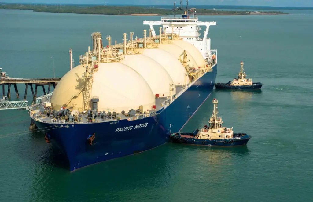 Specialist service such as LNG terminals often need specialist tugs (Svitzer)