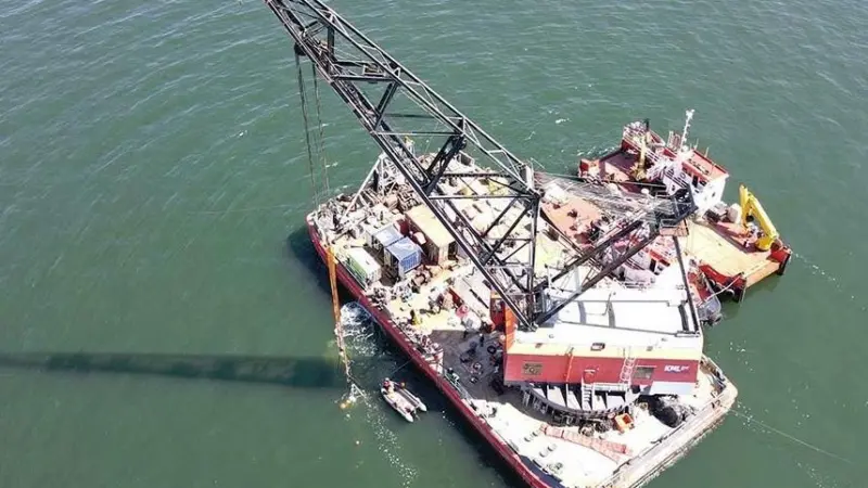 'Nicola Faith' was carefully raised to the surface by crane barge BD6072 (capable of lifting up to 150te)
