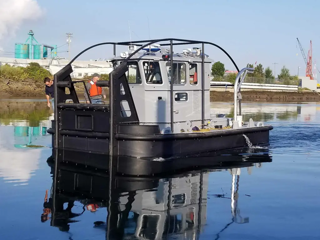 The US Navy's docking tugs have a relatively deep draught to aid manoeuvrability (Cummins)