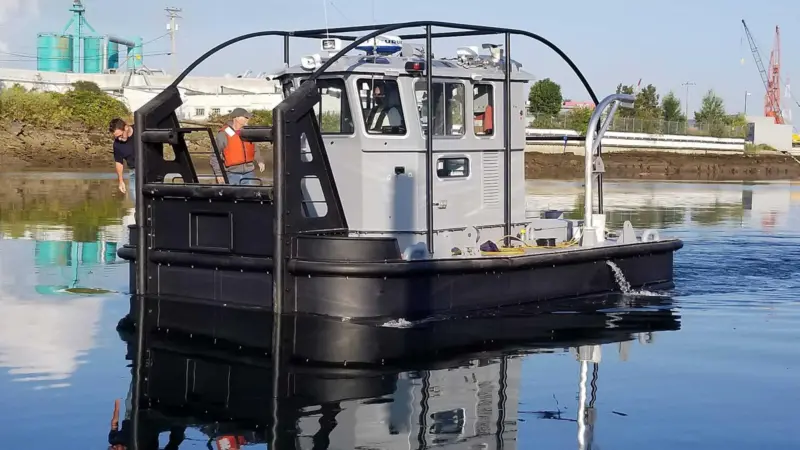The US Navy's docking tugs have a relatively deep draught to aid manoeuvrability (Cummins)