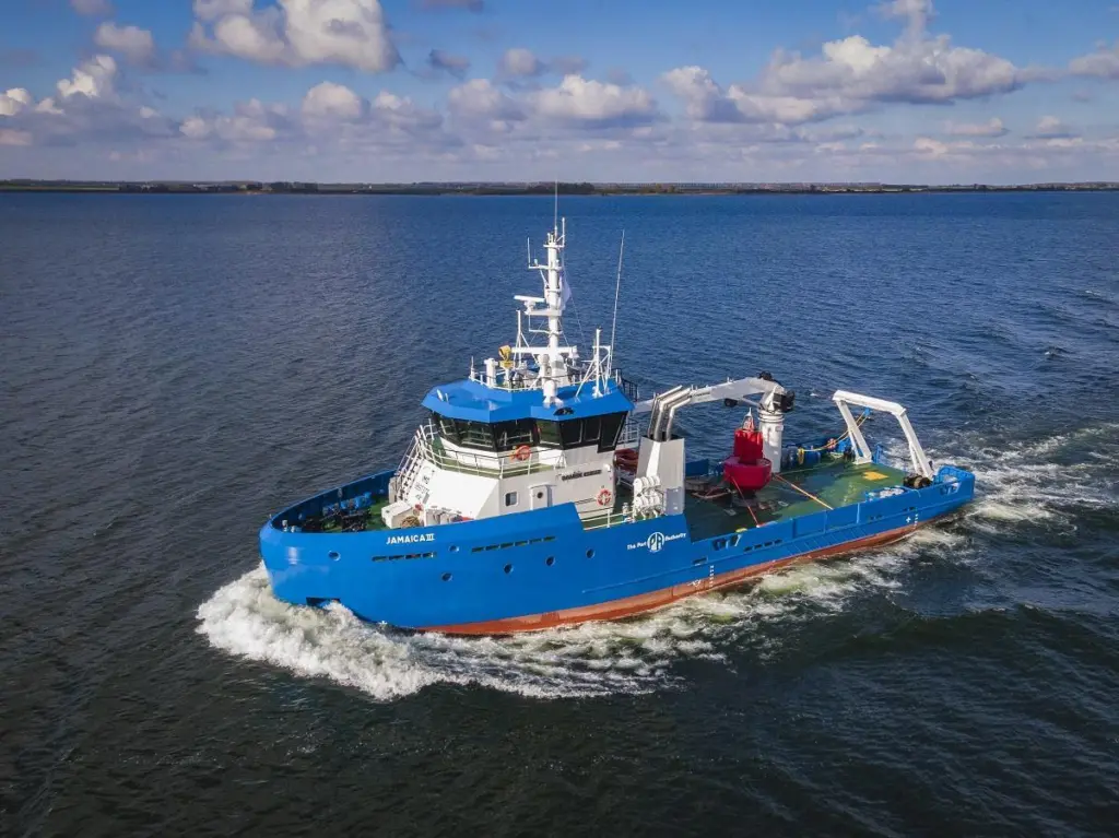 'Jamaica III' is equipped for buoy-laying but also with a towing capability (Damen)