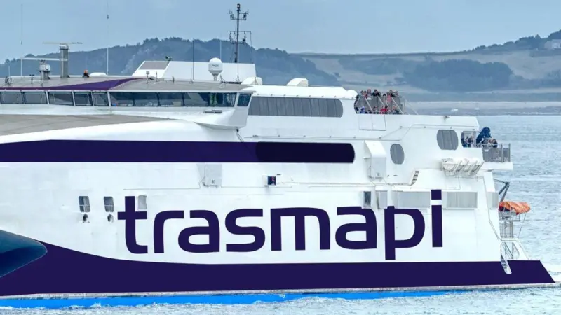 'Incat 045'