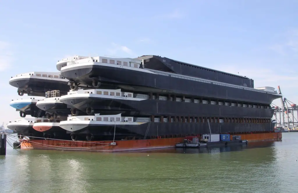 00_200345_Chinese-built-inland-barge-hulls-arrive-in-Rotterdam-for-completion-Peter-Barker