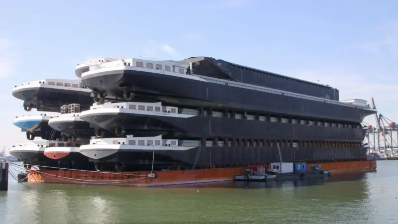 00_200345_Chinese-built-inland-barge-hulls-arrive-in-Rotterdam-for-completion-Peter-Barker