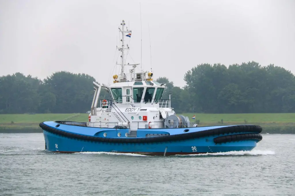 00_200349_Eddy-tugs-feature-inline-thrusters-and-a-balanced-hull-form-Peter-Barker
