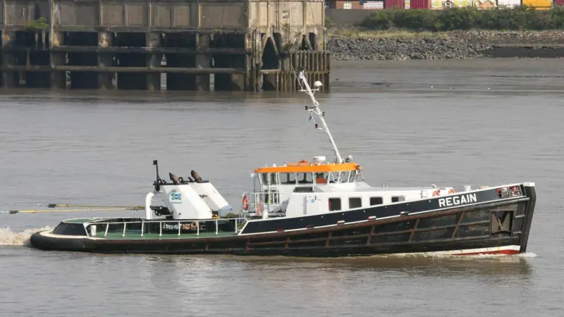 Cory operates four Damen built and here with 'Regain' one Delta Shipyard built tugs (Peter Barker)