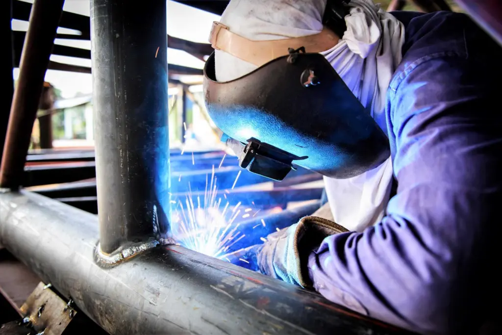 00_201318_SMS-welder-in-action