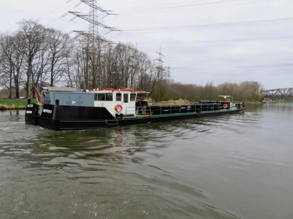 Versatile new workboat Hilter is a hit with operators on Germany’s Dortmund-Ems Canal