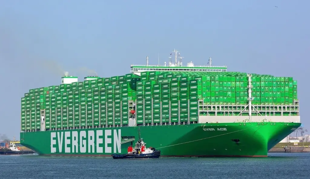 Boluda tugs assisted 'Ever Ace' to its berth in Rotterdam (Kniesti-FleetMon)