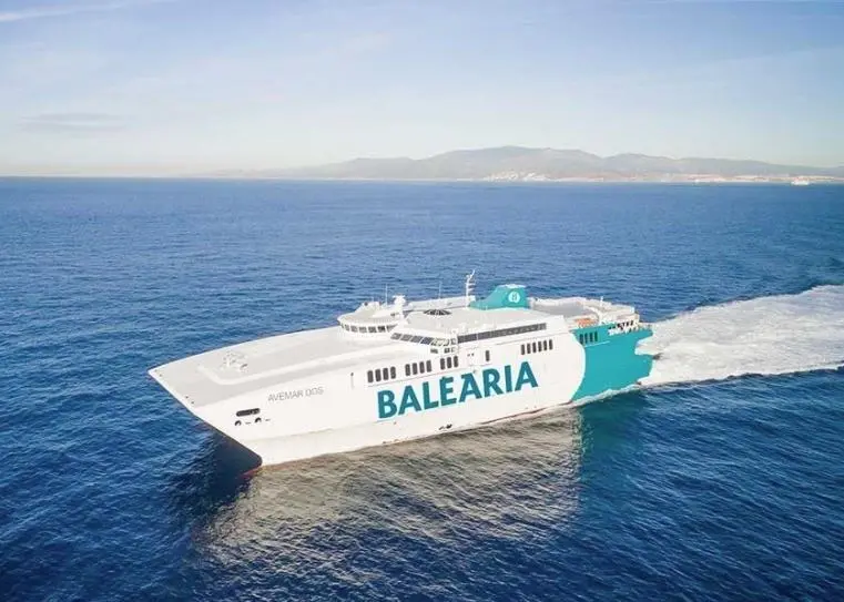 The Avemar Dos catamaran was built in 1996 by the Austal shipyard in Australia