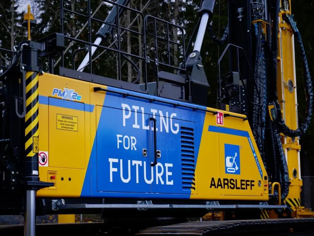 Arslef's battery powered pile driving rig