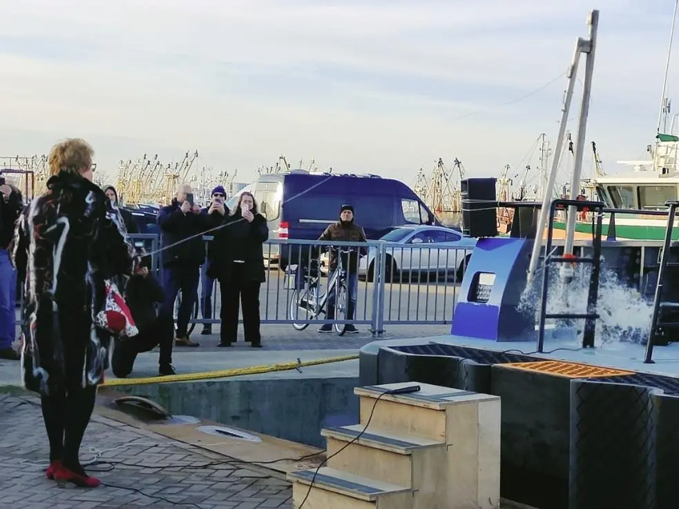 Mrs Titia Siertsema, Fonds Nieuwe Doen, christens the COS Master