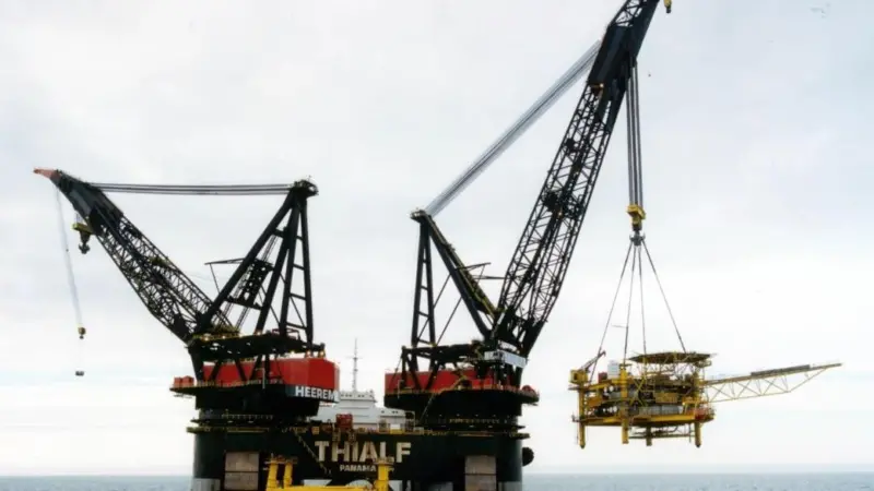 The Ketch and Schooner platforms are located in the Southern North Sea in the UK sector and were installed by Heerema in the 1990s