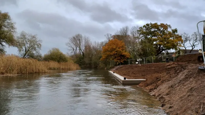 Land & Water used its specialist plant to create a sheet piled landing stage at Kempston Mill
