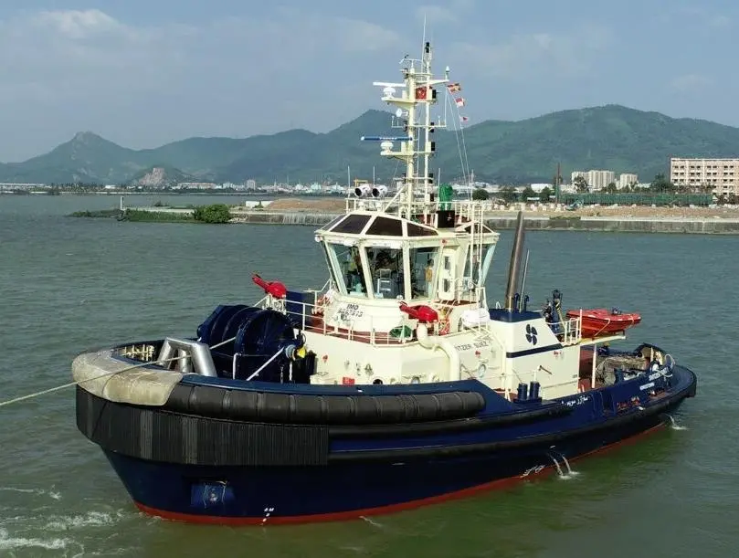 'Svitzer Suez 1' and 'Svitzer Suez 2' were both built by Cheoy Lee Shipyard