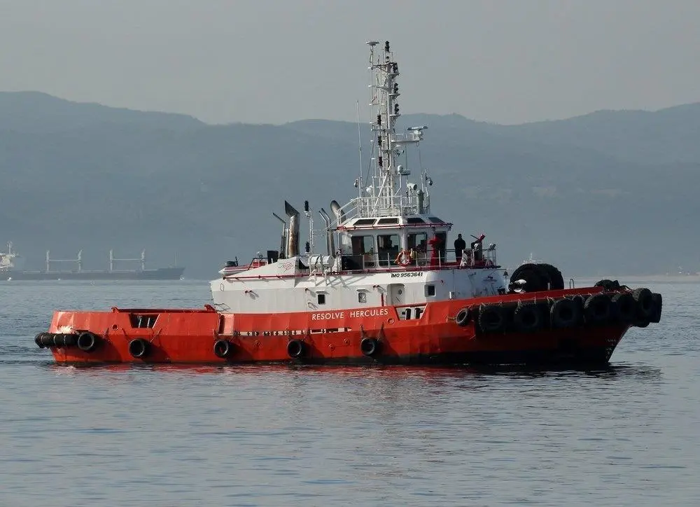 'Resolve Hercules' assisted in a wreck removal operation off Sardinia (Gibdan-Ships Nostalgia)