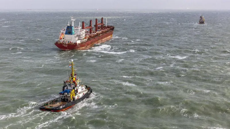 Tugs from Multraship and Boskalis assist 'Julietta D' (Flying Focus)