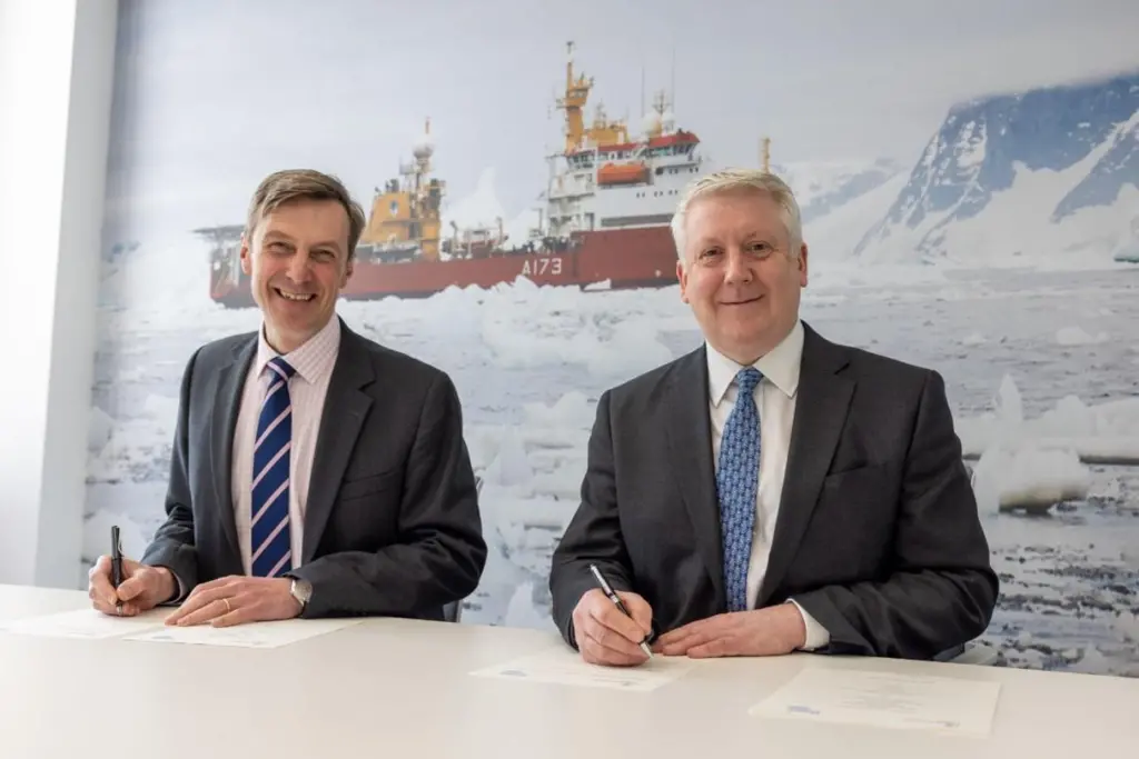 Peter Sparkes, UKHO CEO (left) and Jamie McMichael-Phillips, Seabed 2030 project director
