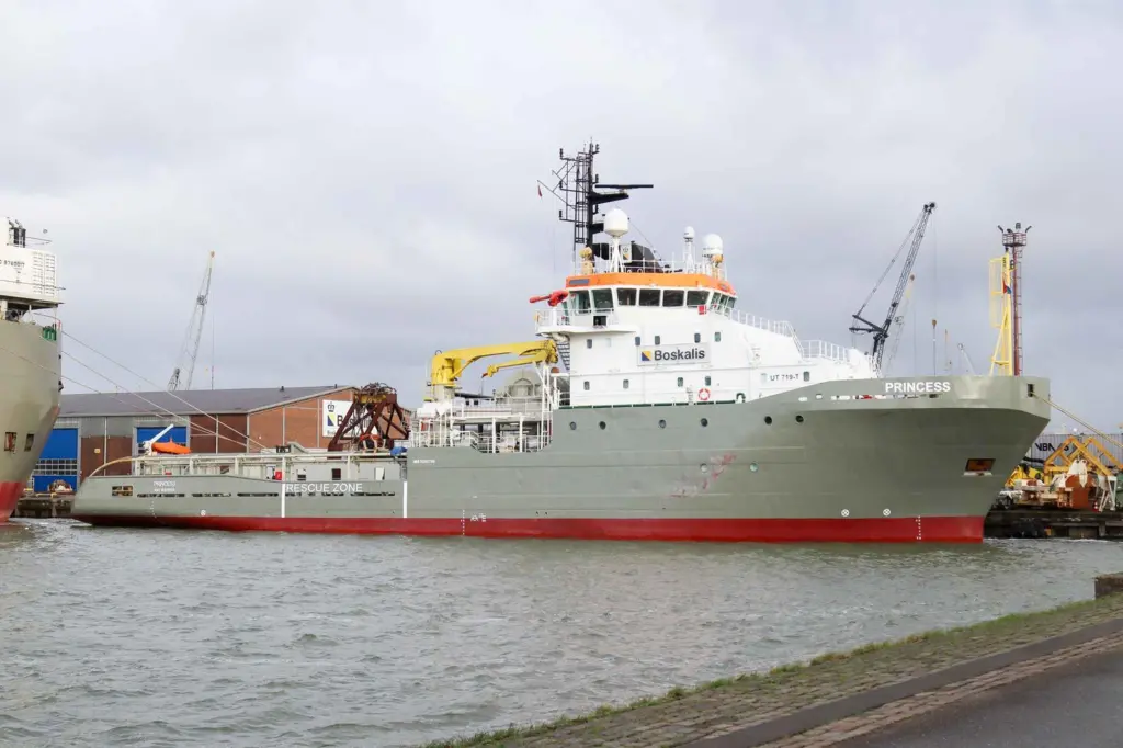 The Boskalis fleet includes around 20 oceangoing and anchor-handling tugs (Peter Barker)